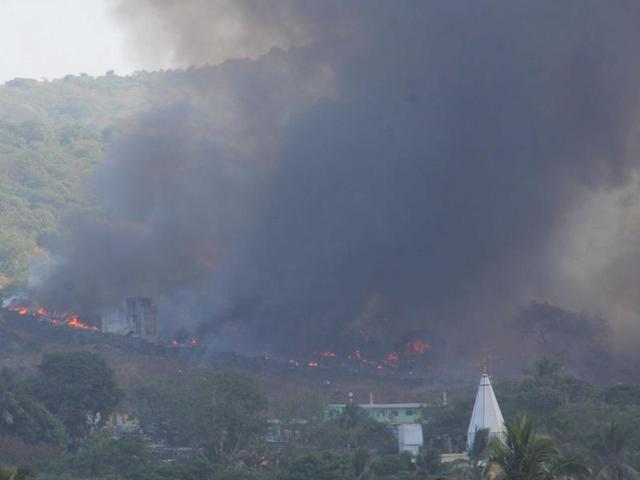 Scene from slums at Damu Nagar where a major fire broke out on Monday. (Pramod Thakur/ HT Photo)
