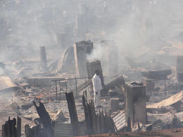 Scene from slums at Damu Nagar where a major fire broke out on Monday. The blaze, which spread across 12 acres, gutted around 2,000 shanties, leaving nearly 10,000 people homeless. (Pramod Thakur/ HT Photo)