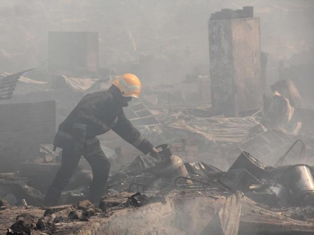 Two people, including a child, were killed and at least 11 others injured after a massive fire broke out at the Damu Nagar slums in Kandivli (East) on Monday afternoon. (Pramod Thakur/ HT Photo)