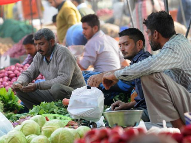 The use of polythene bags is rampant in fruit and vegetable markets of the city. (Gurminder Singh/HT Photo) The use of polythene bags is rampant in fruit and vegetable markets of the city. (Gurminder Singh/HT Photo)
