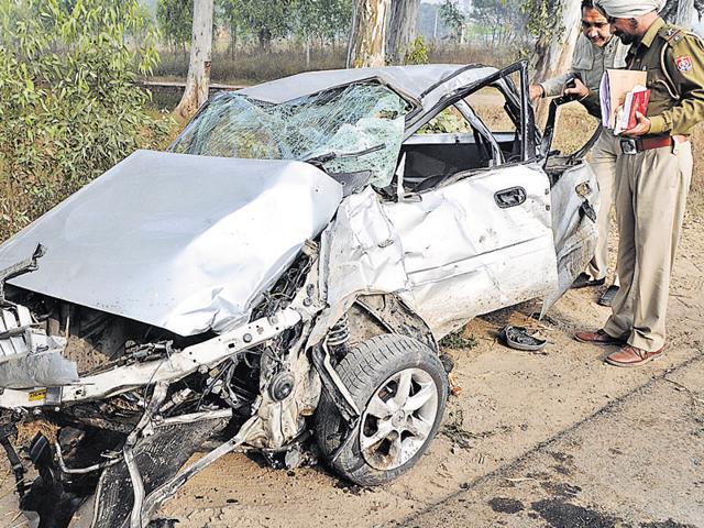 Condition of car in which the engineering students were travelling after it collided with chief engineer Mukesh Anand’s vehicle on National Highway-21 near Gharuan in SAS Nagar on Tuesday.(Gurminder Singh/HT Photo)