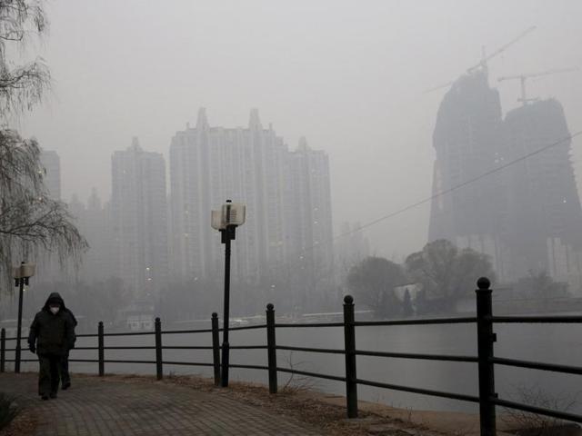 Beijing Smog First Ever Red Alert For Air Pollution Issued Hindustan Times 8454