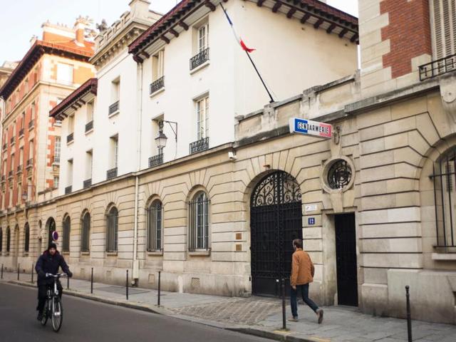 A man walks past the police station on Rue du Bearn in Paris, where four French soldiers were being questioned as part of the investigation into the rape of children in the Central African Republic during the operation called "Sangaris" . (AFP Photo) A man walks past the police station on Rue du Bearn in Paris, where four French soldiers were being questioned as part of the investigation into the rape of children in the Central African Republic during the operation called "Sangaris" . (AFP Photo)