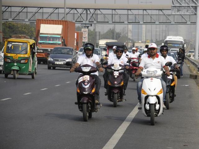 Two-wheelers may not have to follow odd-even rule.  (Photo by Parveen Kumar/Hindustan Times) (Hindustan Times)