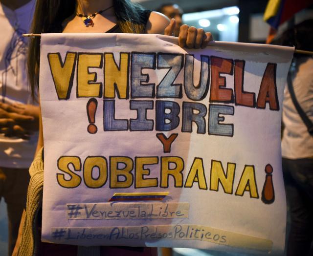 A Venezuelan opposition supporter holds a sign reading "Free and Sovereign Venezuela" as she celebrates the results of the legislative election in Caracas, on December 7, 2015. (AFP) A Venezuelan opposition supporter holds a sign reading "Free and Sovereign Venezuela" as she celebrates the results of the legislative election in Caracas, on December 7, 2015. (AFP)