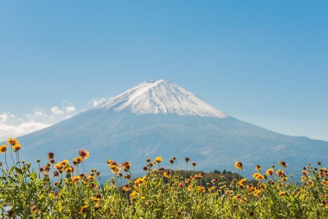 The lower reaches of Mount Fuji’s permafrost have receded up the mountain and now begin 3,500-3,700 m above sea level. The lower reaches of Mount Fuji’s permafrost have receded up the mountain and now begin 3,500-3,700 m above sea level.