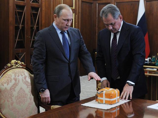 Russian President Vladimir Putin (L) and Defence Minister Sergei Shoigu examine the flight recorder from the Russian Sukhoi Su-24 bomber which was shot down by a Turkish jet. (AFP Photo) Russian President Vladimir Putin (L) and Defence Minister Sergei Shoigu examine the flight recorder from the Russian Sukhoi Su-24 bomber which was shot down by a Turkish jet. (AFP Photo)