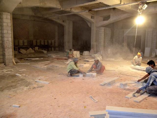 Labourers undertaking construction work in the basement of Golden Temple plaza in Amritsar on Tuesday. (Sameer Sehgal/HT) Labourers undertaking construction work in the basement of Golden Temple plaza in Amritsar on Tuesday. (Sameer Sehgal/HT)