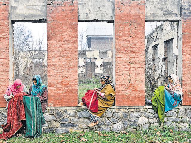 The women here work on various handicraft items such as shawls, curtains and carpets. (Waseem Andrabi/HT Photo)