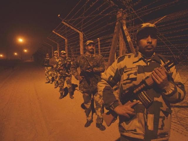 Guarding the border requires more than just the routine physical strength and mental endurance, particularly in winter. (Sameer Sehgal/HT) Guarding the border requires more than just the routine physical strength and mental endurance, particularly in winter. (Sameer Sehgal/HT)