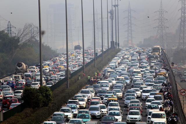 Traffic jams are common during office hours on the Delhi-Gurgaon expressway. (Rahul Grover/HT File Photo) Traffic jams are common during office hours on the Delhi-Gurgaon expressway. (Rahul Grover/HT File Photo)