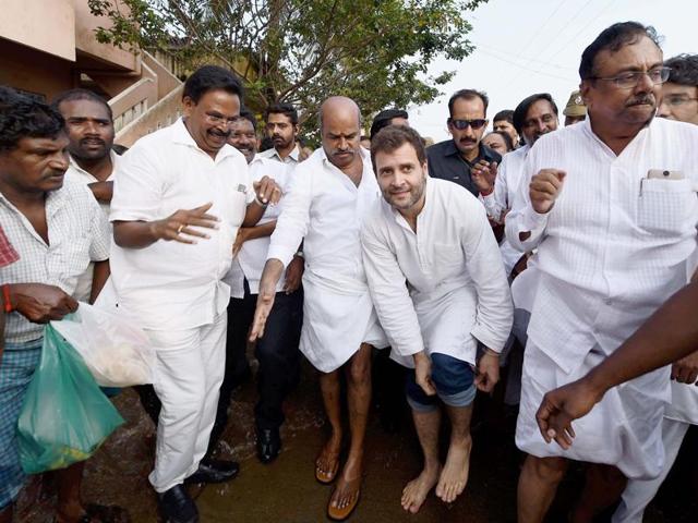 Congress Vice President Rahul Gandhi during his visit to flood affected areas in Chennai.(PTI)