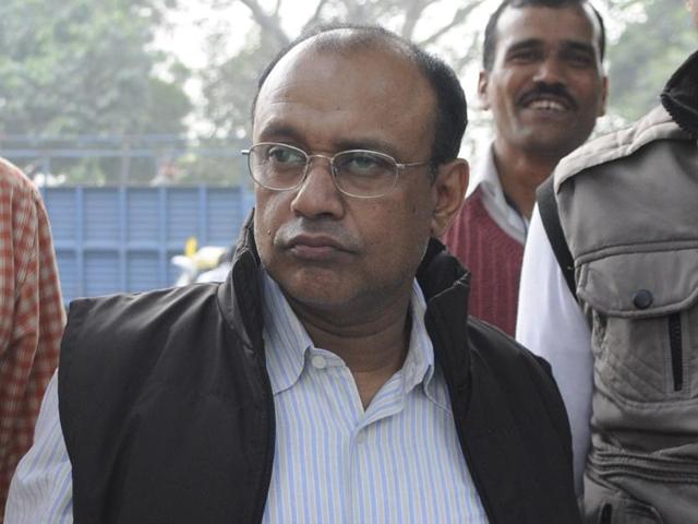 Sanjay Pratap Singh -- an IAS officer of the 1984 batch serving as the principal secretary in the department for welfare of scheduled castes, scheduled tribes and minorities -- and his personal assistant were detained on Tuesday night by the CBI for allegedly accepting a bribe of Rs 2.2 lakh from a manpower supplier.(Sonu Mehta/HT Photo)
