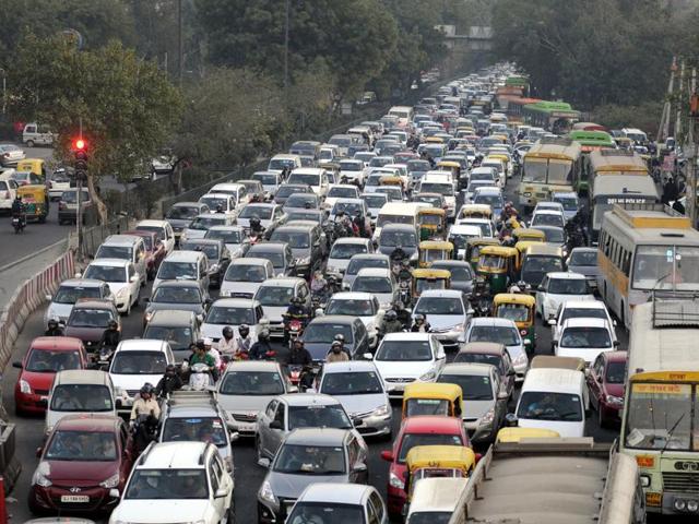 Vehicles moving at snail’s pace due to a traffic jam at Ashram Chowk in New Delhi. (HT Photo) Vehicles moving at snail’s pace due to a traffic jam at Ashram Chowk in New Delhi. (HT Photo)