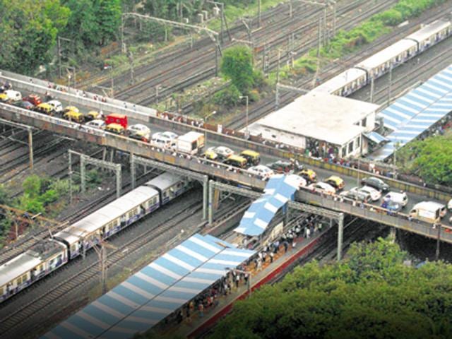 The BMC officials said the hawker menace would soon be brought under control.(Vidya Subramanian/HT photo)