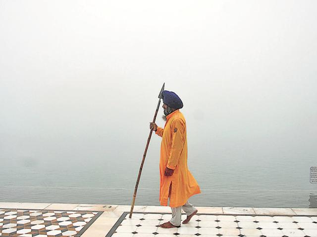 Fog completely envelops the sanctum sanctorum of the Golden Temple in Amritsar on Wednesday. (Sameer Sehgal /HT Photo) Fog completely envelops the sanctum sanctorum of the Golden Temple in Amritsar on Wednesday. (Sameer Sehgal /HT Photo)