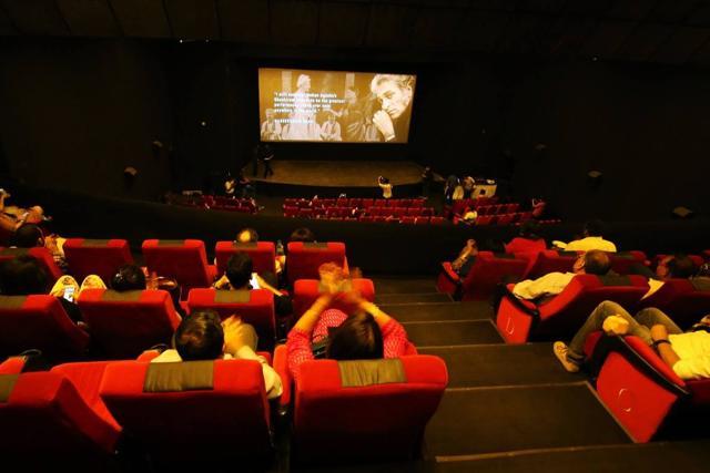 To create more space, the number of seats has been reduced from 1,100 to 480. To create more space, the number of seats has been reduced from 1,100 to 480.
