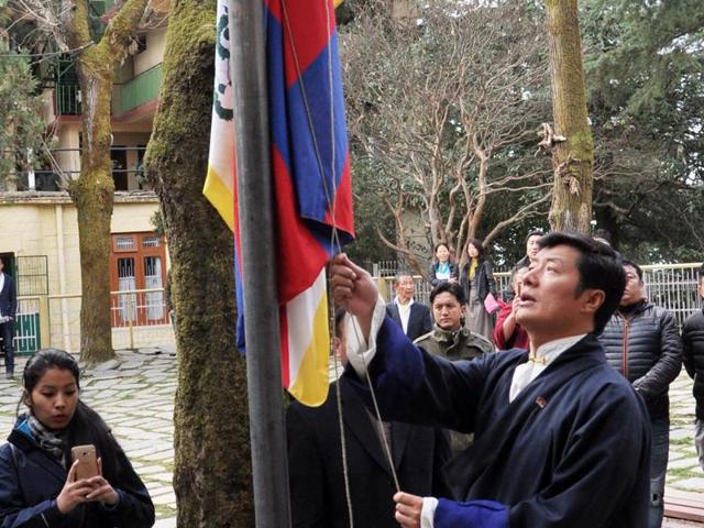 Tibetan PM-in-exile Lobsang Sangay hoisting the Tibetan National Flagat a function organisation to celebrate 26th anniversary of conferment of Nobel Peace Prize to Tibetan spiritual leader the Dalai Lama, at Tsuglakhang Temple in McleodGanj on Thursday. Shyam Sharma/HT(Shyam Sharma/HT)