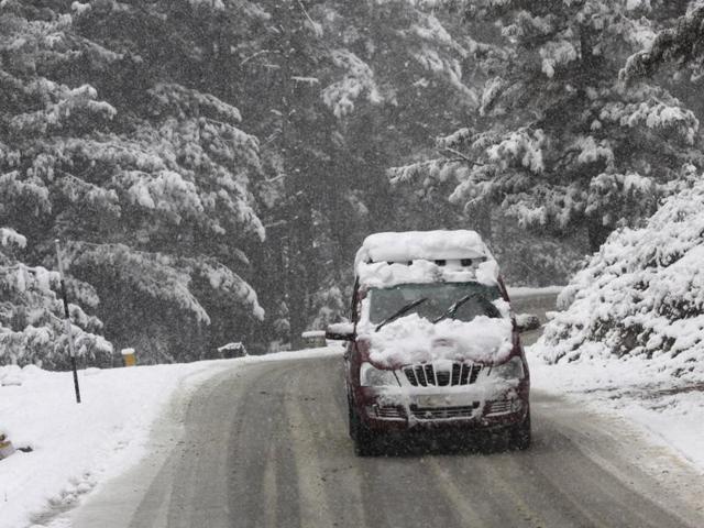 More snow is expected in the upcoming days. (Waseem andrabi/HT Photo)