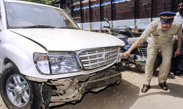 In this photograph taken on September 28, 2002, an Indian police officer inspects damage to the bumper of a white Toyota Land Cruiser vehicle belonging to Bollywood actor Salman Khan in Mumbai. (AFP File photo) In this photograph taken on September 28, 2002, an Indian police officer inspects damage to the bumper of a white Toyota Land Cruiser vehicle belonging to Bollywood actor Salman Khan in Mumbai. (AFP File photo)