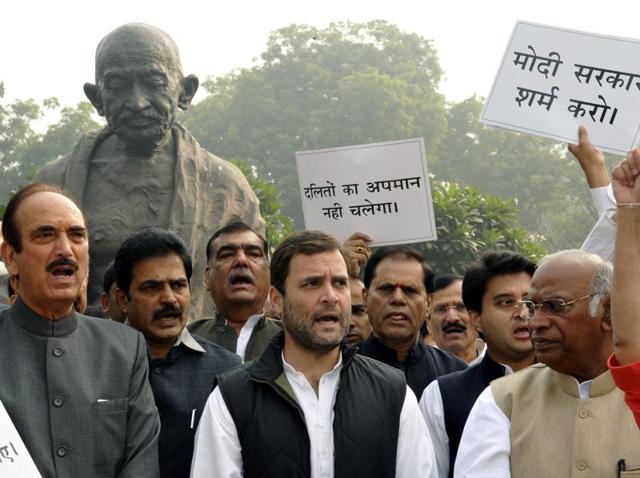 Congress MPs, led by Rahul Gandhi, staged a protest outside the Parliament House in New Delhi.(Mohd Zakir/ HT Photo) Congress MPs, led by Rahul Gandhi, staged a protest outside the Parliament House in New Delhi.(Mohd Zakir/ HT Photo)