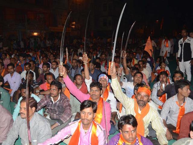 VHP workers brandish swords during a meeting held by Praveen Togadia to mark ‘Shourya Diwas’ in Bhopal on Sunday.(HT file) VHP workers brandish swords during a meeting held by Praveen Togadia to mark ‘Shourya Diwas’ in Bhopal on Sunday.(HT file)