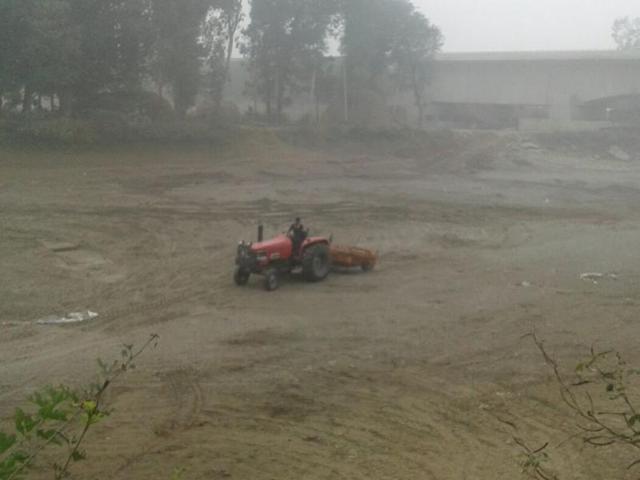 Dhariwal police impounded a tractor that was carrying sand from the bed of the canal on Friday, but have not yet registered any case against the erring person. (HT Photo) Dhariwal police impounded a tractor that was carrying sand from the bed of the canal on Friday, but have not yet registered any case against the erring person. (HT Photo)