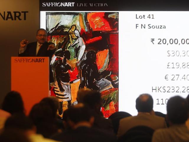 Dinesh Vazirani, co-founder of Saffronart, during the auction of artist FN Souza’s works at Saffronart’s new studio in Prabhadevi on Thursday.(Kunal Patil/HT photo)