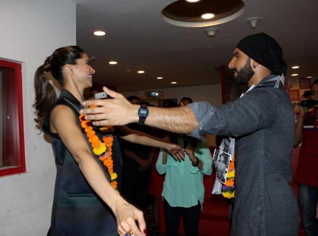 Aaa, Gale lag jaa yaar: Ranveer Singh and Deepika Padukone. (IANS) Aaa, Gale lag jaa yaar: Ranveer Singh and Deepika Padukone. (IANS)