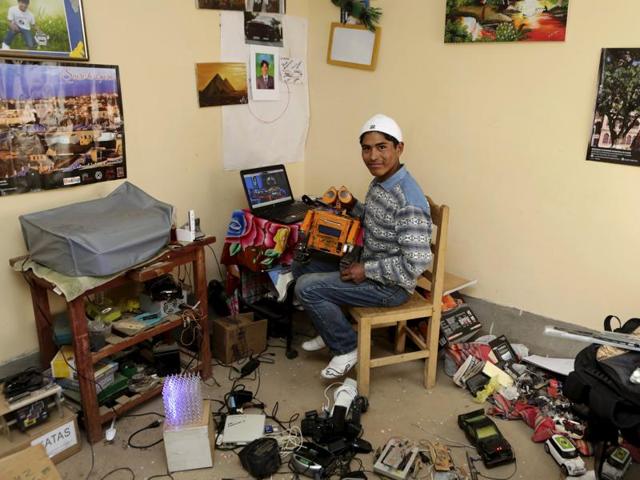 Bolivian student Esteban Quispe, 17, built the WALL-E robot using materials he obtained from a rubbish dump in the town located in the Andean highland region. (REUTERS) Bolivian student Esteban Quispe, 17, built the WALL-E robot using materials he obtained from a rubbish dump in the town located in the Andean highland region. (REUTERS)