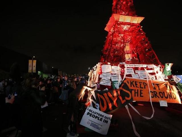 People demonstrate in front of a replica of the Eiffel Tower at the World Climate Change Conference 2015 (COP21) at Le Bourget, near Paris, France, December 9, 2015. (Reuters) People demonstrate in front of a replica of the Eiffel Tower at the World Climate Change Conference 2015 (COP21) at Le Bourget, near Paris, France, December 9, 2015. (Reuters)