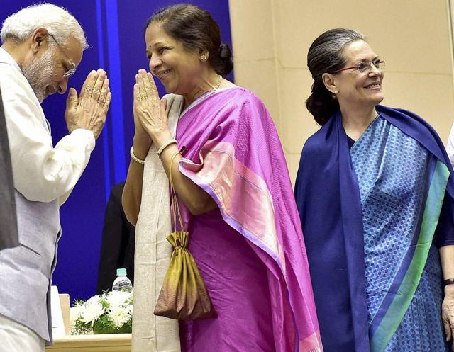 Prime Minister Narendra Modi exchanges greetings with Pratibha Pawar during her husband and NCP chief Sharad Pawar's 75th birthday celebration at Vigyan Bhavan in New Delhi on Thursday. Congress President Sonia Gandhi is also seen. (PTI) Prime Minister Narendra Modi exchanges greetings with Pratibha Pawar during her husband and NCP chief Sharad Pawar's 75th birthday celebration at Vigyan Bhavan in New Delhi on Thursday. Congress President Sonia Gandhi is also seen. (PTI)