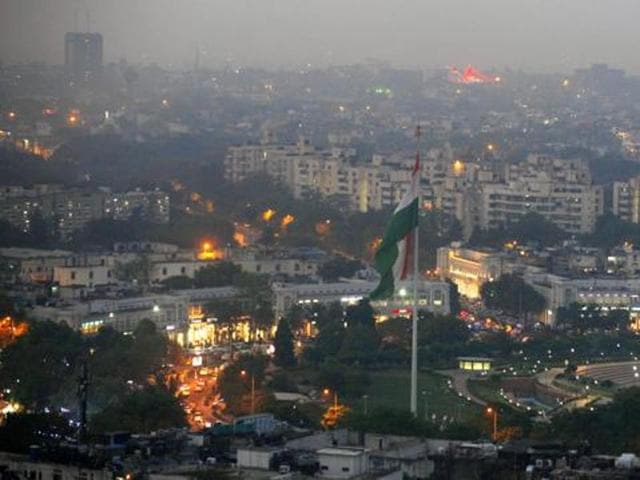 Connaught Place, Delhi’s iconic centre, is covered in smog caused by air pollution. (Virendra Singh Gosain/ HT Photo) Connaught Place, Delhi’s iconic centre, is covered in smog caused by air pollution. (Virendra Singh Gosain/ HT Photo)