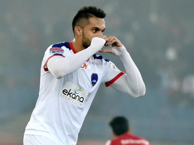 Delhi Dynamos defeated FC Goa 1-0 in the Indian Super League semifinal at the Jawaharlal Nehru stadium in New Delhi. (Vipin Kumar/ HT Photo) Delhi Dynamos defeated FC Goa 1-0 in the Indian Super League semifinal at the Jawaharlal Nehru stadium in New Delhi. (Vipin Kumar/ HT Photo)