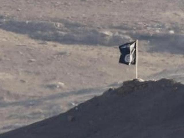 A black flag belonging to the Islamic State is seen near the Syrian town of Kobani, as pictured from the Turkish-Syrian border near the southeastern town of Suruc in Sanliurfa province. (Reuters Photo) A black flag belonging to the Islamic State is seen near the Syrian town of Kobani, as pictured from the Turkish-Syrian border near the southeastern town of Suruc in Sanliurfa province. (Reuters Photo)