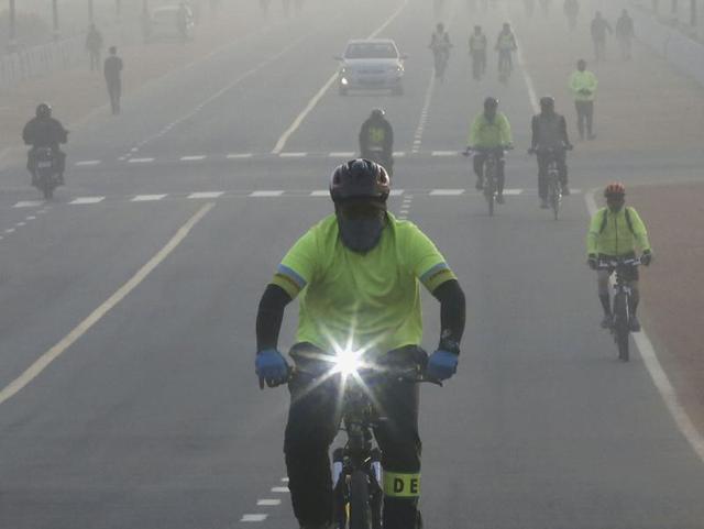 People cycling in a foggy weather at Rajpath in New Delhi. (Ravi Choudhary/ HT Photo)