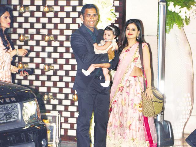 Mahendra Singh Dhoni with wife Sakshi Dhoni and daughter Ziva Dhoni. (HT Photo)
