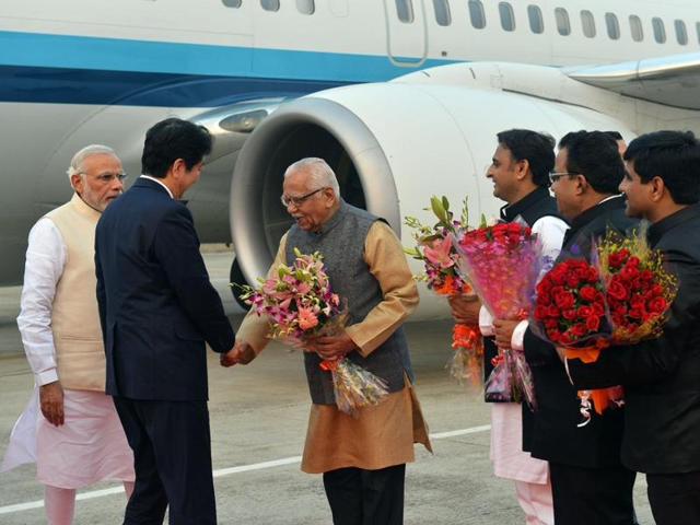 Governor of Uttar Pradesh Ram Naik and chief minister Akhilesh Yadav welcome Japanese PM Shinzo Abe and PM Narendra Modi at the airport in Varanasi on Saturday (Twitter/Narendra Modi) Governor of Uttar Pradesh Ram Naik and chief minister Akhilesh Yadav welcome Japanese PM Shinzo Abe and PM Narendra Modi at the airport in Varanasi on Saturday (Twitter/Narendra Modi)