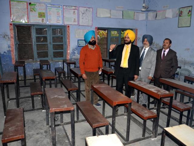 DEO ( SE) Satinder Bir Singh inspecting class rooms where the test is to be conducted in Amritsar on Saturday.(Sameer Sehgal/HT Photo)