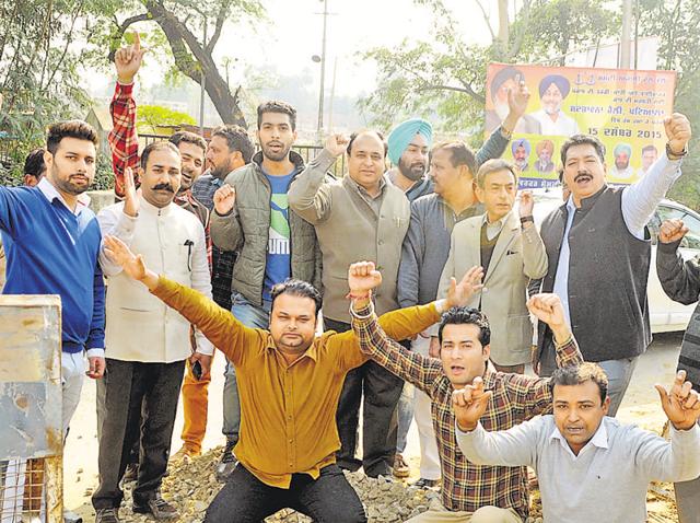The Patiala Congress staged a protest against the state government for reportedly violating the norms to make its rally a success. (Bharat Bhushan/HT Photo) The Patiala Congress staged a protest against the state government for reportedly violating the norms to make its rally a success. (Bharat Bhushan/HT Photo)