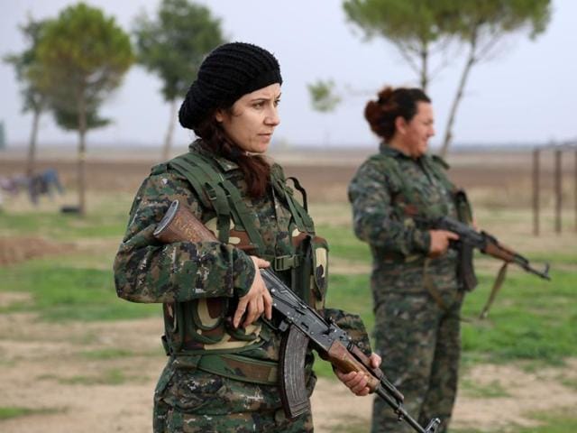 Syriac Christian women, members of the battalion called the "Female Protection Forces of the Land Between the Two Rivers" fighting the Islamic State group, take part in a training at their camp in the town of al-Qahtaniyah, near the Syrian-Turkish border.(AFP Photo)