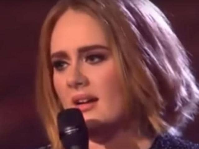 Adele sported a new hairdo at the X Factor UK finale. A short crop, it had much curls.(YouTube Grab)