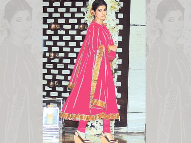 Twinkle Khanna reminds us of those sparkly wedding gift wraps with this chiridaar suit with gaudy gold border. (Viral Bhayani) Twinkle Khanna reminds us of those sparkly wedding gift wraps with this chiridaar suit with gaudy gold border. (Viral Bhayani)