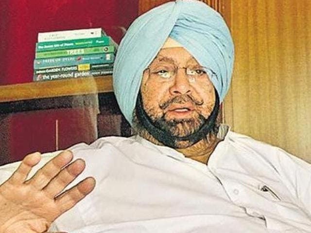 There’s no love lost between the two political rivals, but sending the gifts seems to be Amarinder’s way of telling Badal this: Akalis can never get hold of Patiala. (HT Photo) There’s no love lost between the two political rivals, but sending the gifts seems to be Amarinder’s way of telling Badal this: Akalis can never get hold of Patiala. (HT Photo)