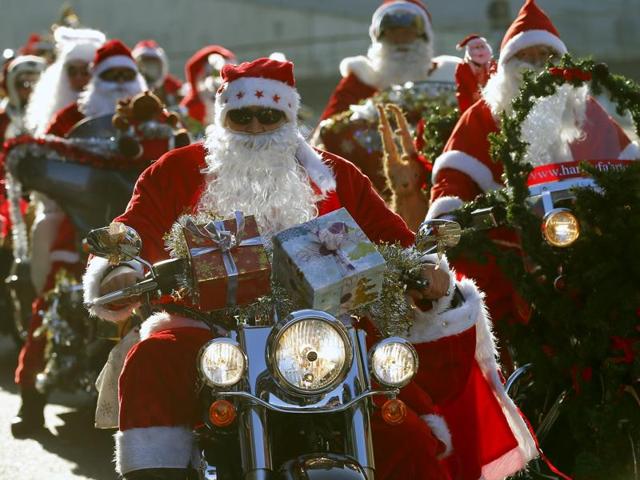 Harley Davidson bikers dressed as Santa Claus take part in a charity ride in Zurich, Switzerland, December 6, 2015. (REUTERS)