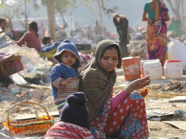 Around 500 shanties were demolished by Indian Railways at Shakur Basti in west Delhi on Saturday, leaving hundreds homeless in the winter chill. (Arvind Yadav/HT Photo) Around 500 shanties were demolished by Indian Railways at Shakur Basti in west Delhi on Saturday, leaving hundreds homeless in the winter chill. (Arvind Yadav/HT Photo)