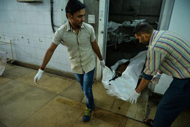 Medics move a body from cold storage at a morgue in New Delhi. (AFP Photo) Medics move a body from cold storage at a morgue in New Delhi. (AFP Photo)