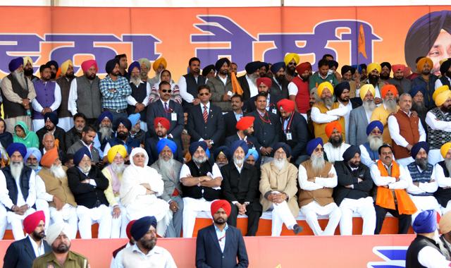 Punjab chief minister Parkash Singh Badal and others at Sadbhawna rally.(HT Photo)
