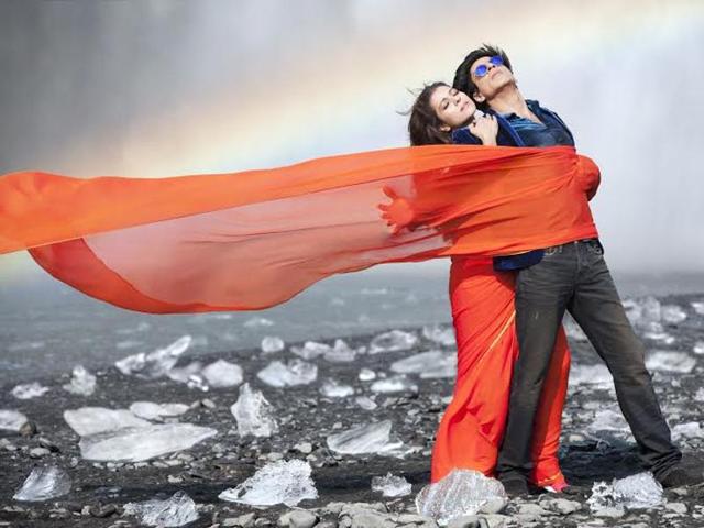 A still from Dilwale’s ‘Gerua’ A still from Dilwale’s ‘Gerua’