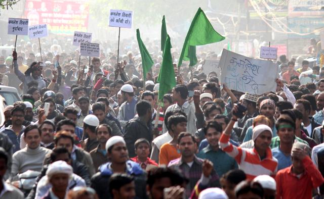 Lucknow: Thakurganj tense after communal clashes - Hindustan ...